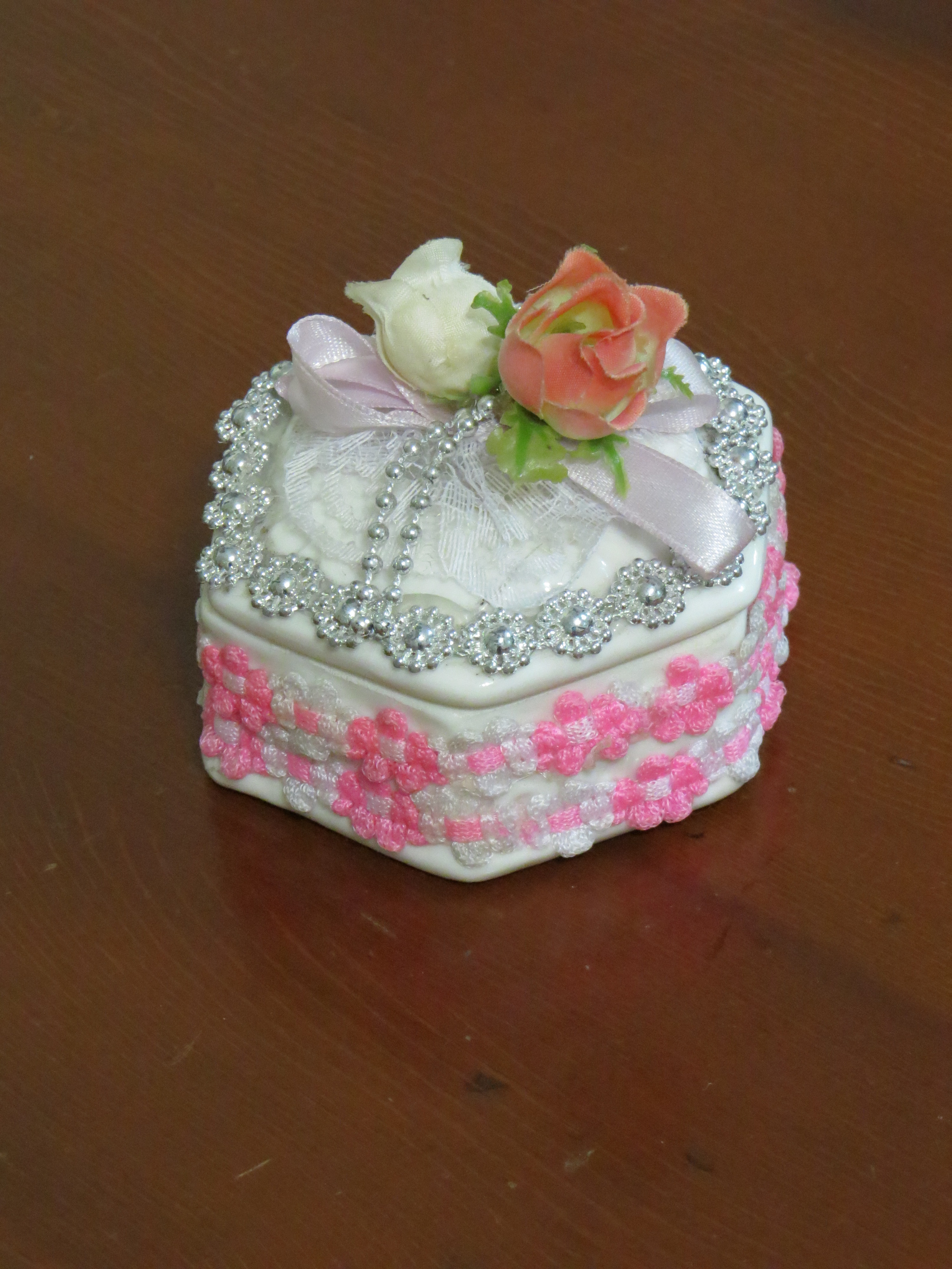 Decorated jewellery box